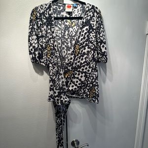 Farm Rio size XL wrap blouse